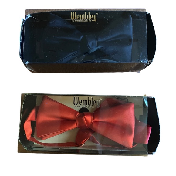 Wembley The Great American Tie Men’s Red 2 1/4" Band Bow & Black Clip Bow 2 3/4” - Picture 1 of 11